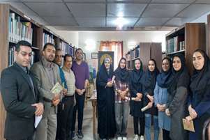 تقدیر از برگزیدگان مسابقات کتاب و کتابخوانی در دانشکده 