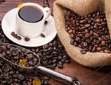 چرا اثر کافئین در افراد جوان بیشتر از افراد میانسال است؟